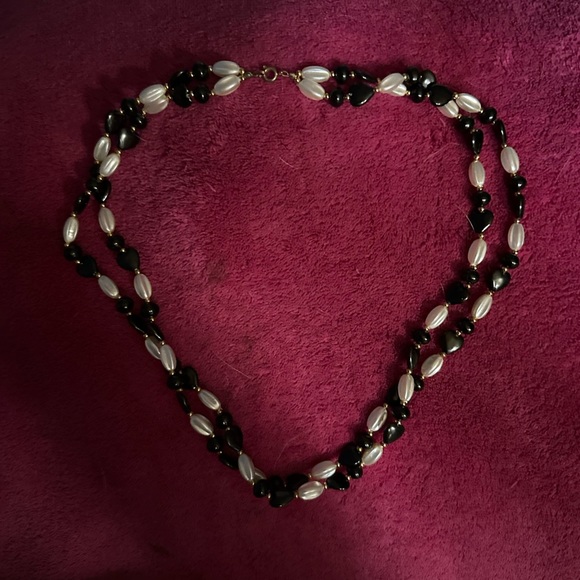 Jewelry - Vintage fax black and white pearl necklace